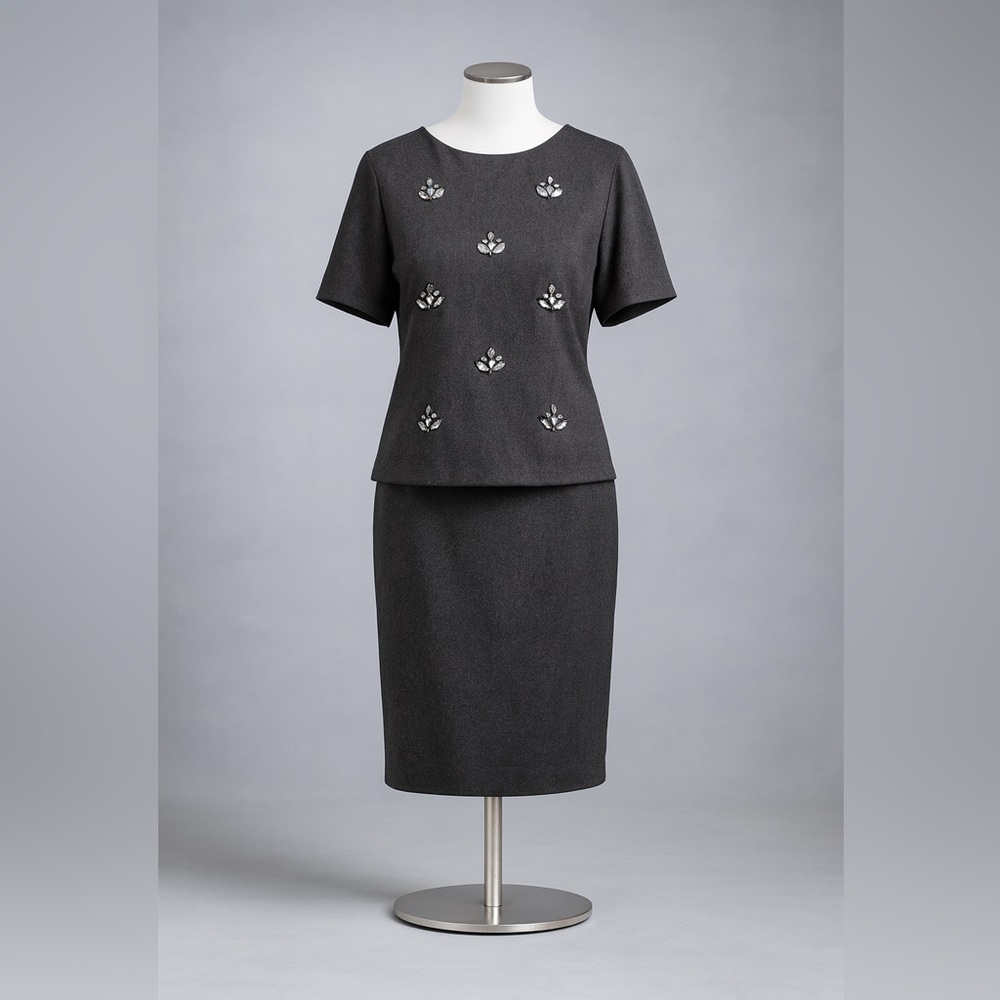 LIZ CLAIBORNE 2 PIECE METALLIC SILVER WITH RHINESTONE EMBLISHEMENTS SIZE L NWT